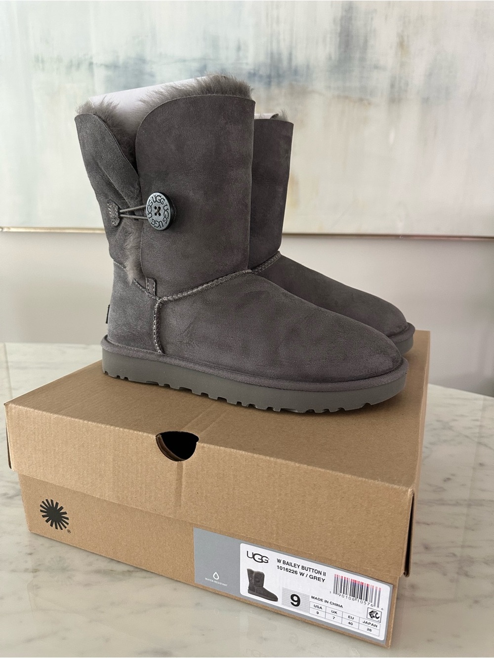 UGG Women's Bailey Button II Winter Boot Size 9 in Grey